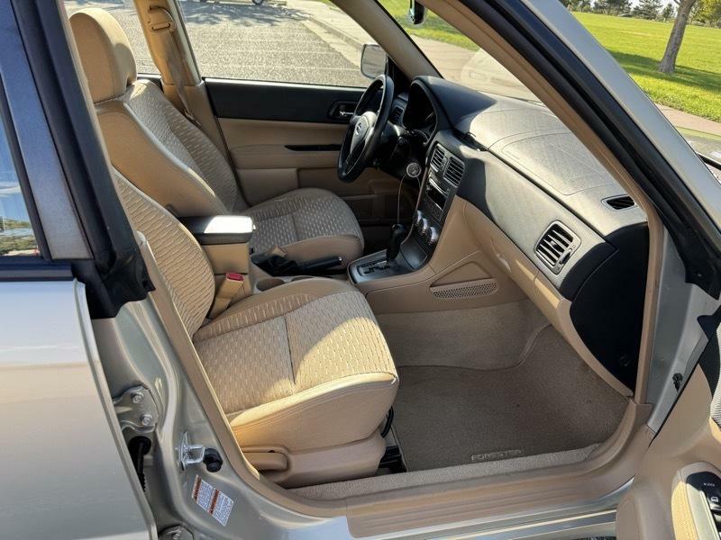 Photo 11 of this SUBARU FORESTER (NATL)