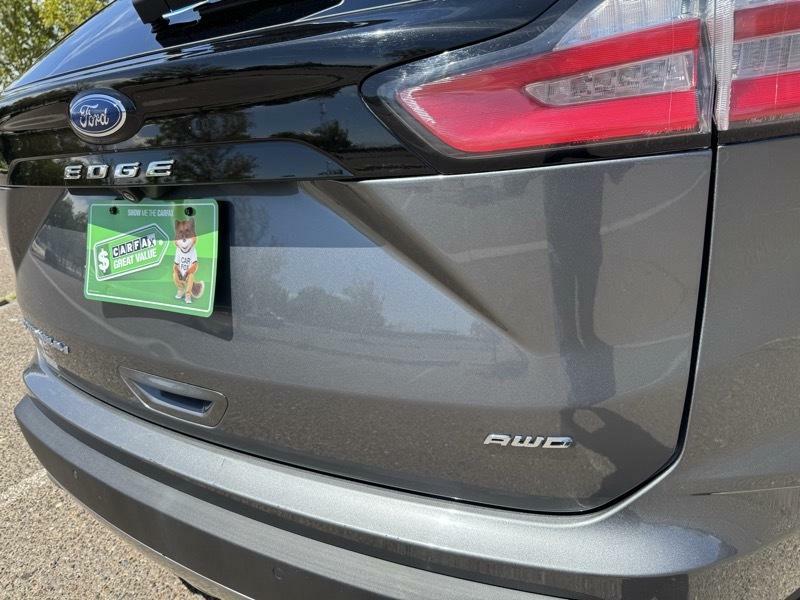 Photo 8 of this FORD EDGE