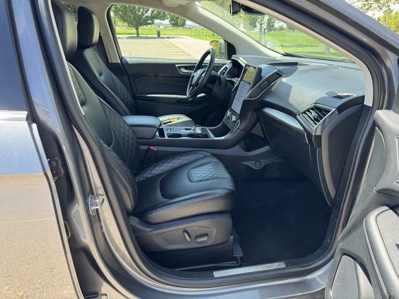 Photo 10 of this FORD EDGE