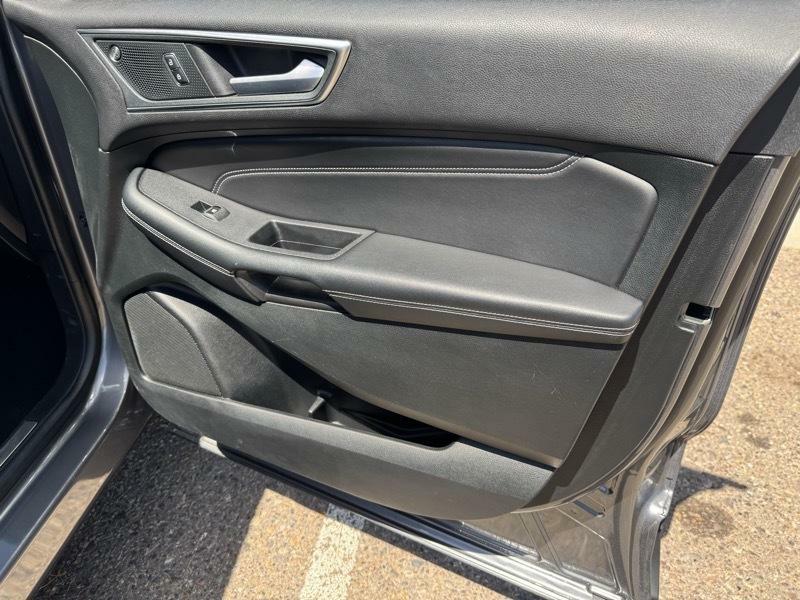 Photo 11 of this FORD EDGE