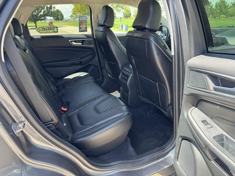 Photo 12 of this FORD EDGE
