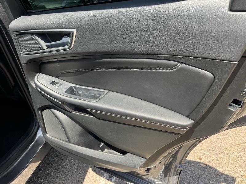 Photo 13 of this FORD EDGE