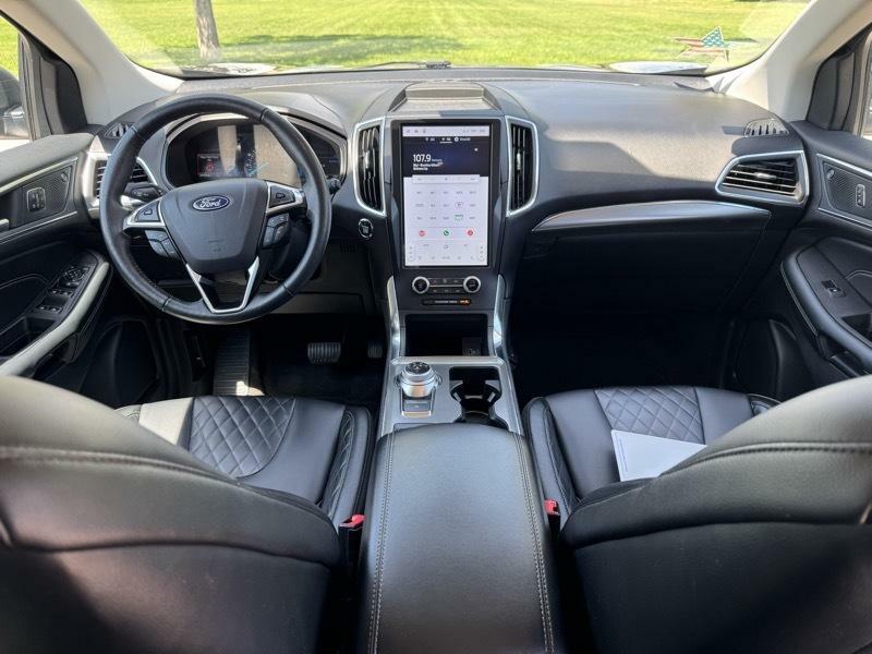 Photo 14 of this FORD EDGE