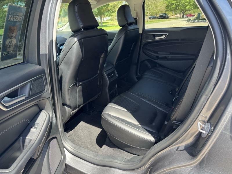 Photo 17 of this FORD EDGE