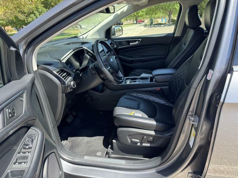 Photo 19 of this FORD EDGE