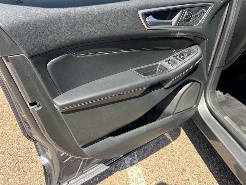Photo 20 of this FORD EDGE