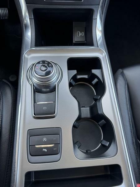Photo 22 of this FORD EDGE