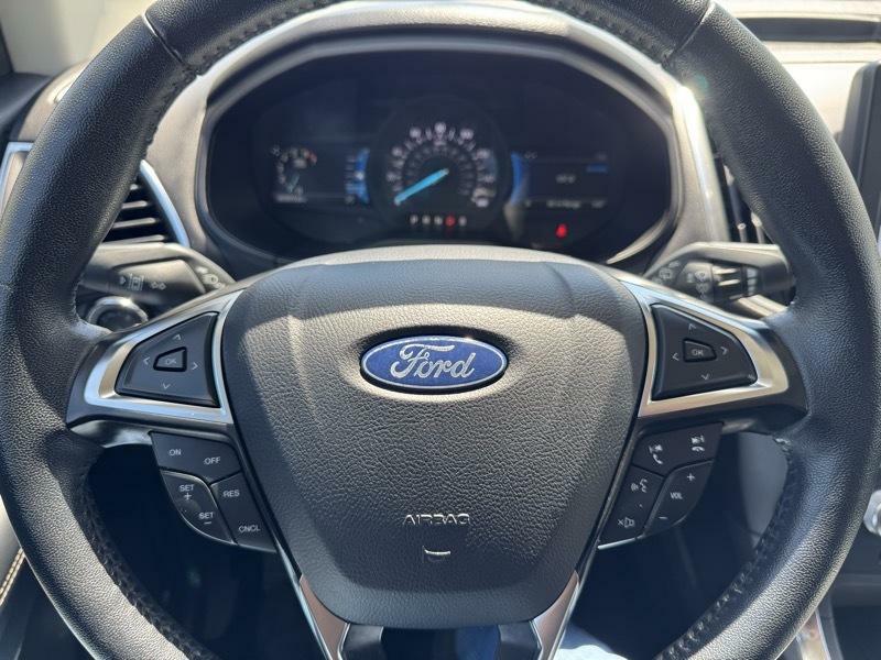 Photo 27 of this FORD EDGE
