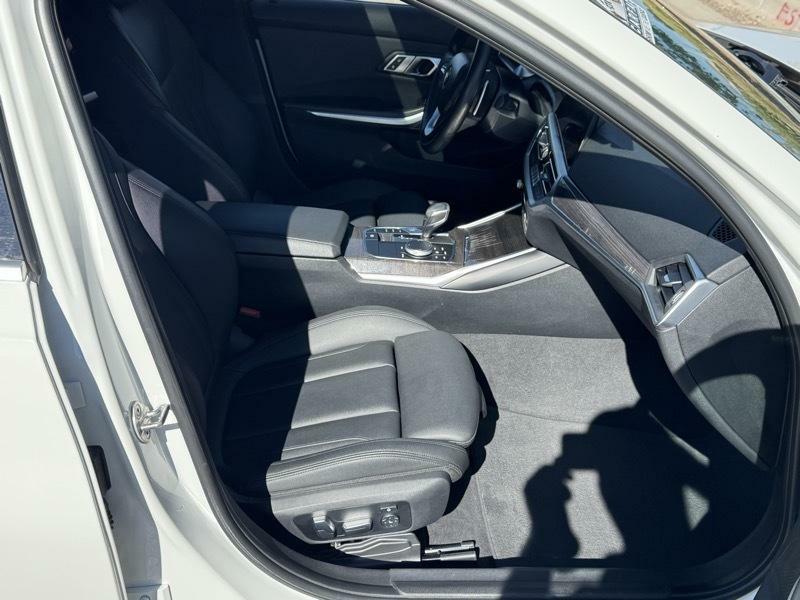 Photo 9 of this BMW 330I