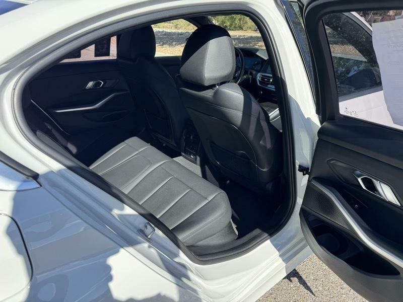 Photo 11 of this BMW 330I
