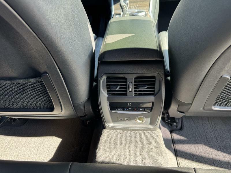 Photo 14 of this BMW 330I