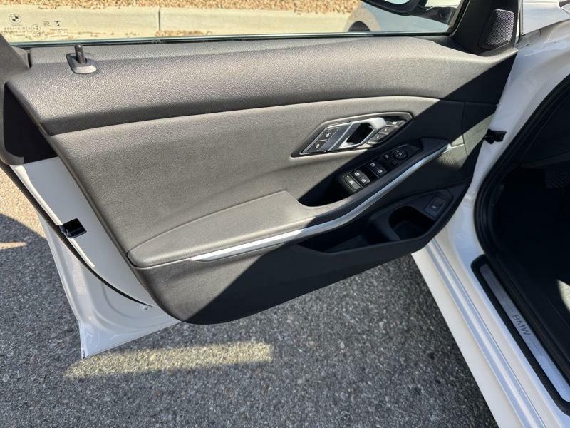 Photo 19 of this BMW 330I