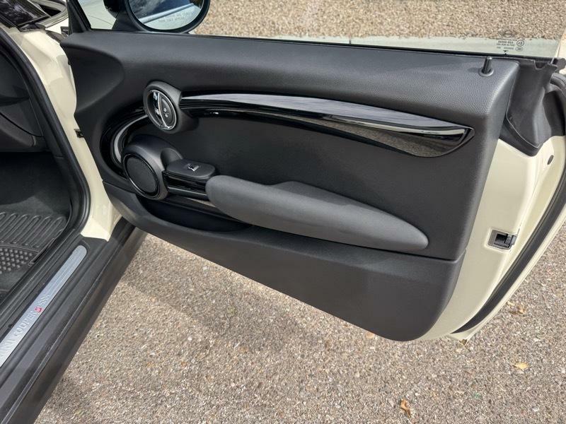 Photo 11 of this MINI HARDTOP 2 DOOR