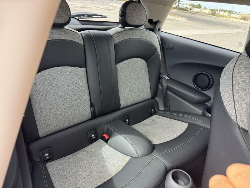 Photo 12 of this MINI HARDTOP 2 DOOR