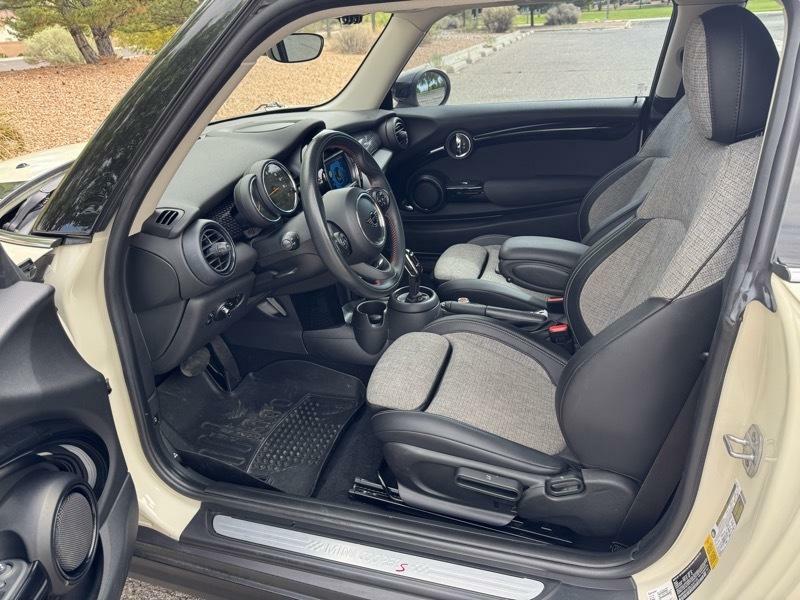 Photo 15 of this MINI HARDTOP 2 DOOR