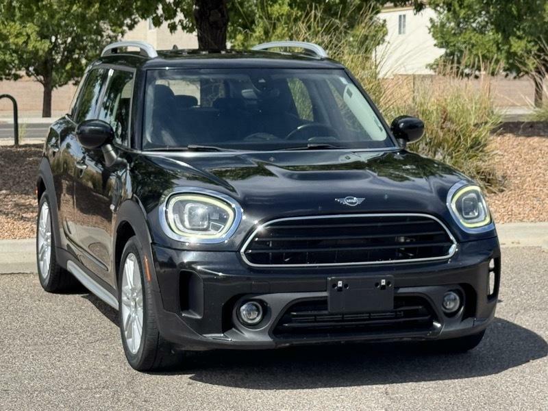 Photo 2 of this MINI COUNTRYMAN