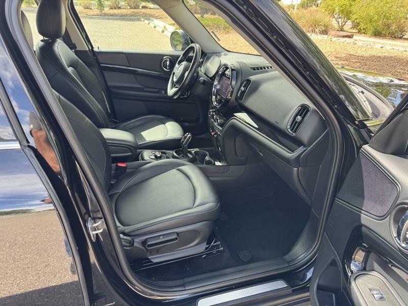 Photo 10 of this MINI COUNTRYMAN