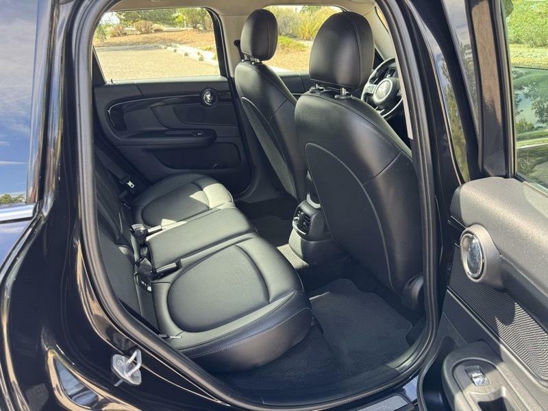 Photo 12 of this MINI COUNTRYMAN