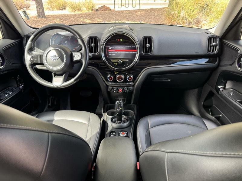 Photo 14 of this MINI COUNTRYMAN