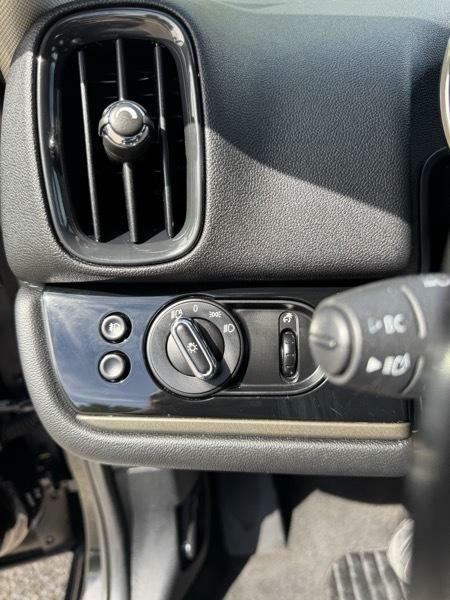 Photo 19 of this MINI COUNTRYMAN