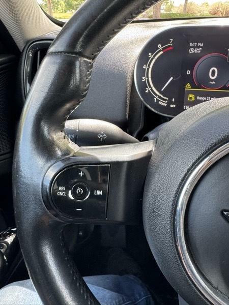 Photo 25 of this MINI COUNTRYMAN