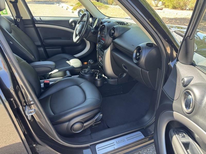 Photo 9 of this MINI COOPER COUNTRYM