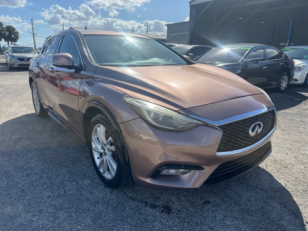 Photo 3 of this INFINITI QX30