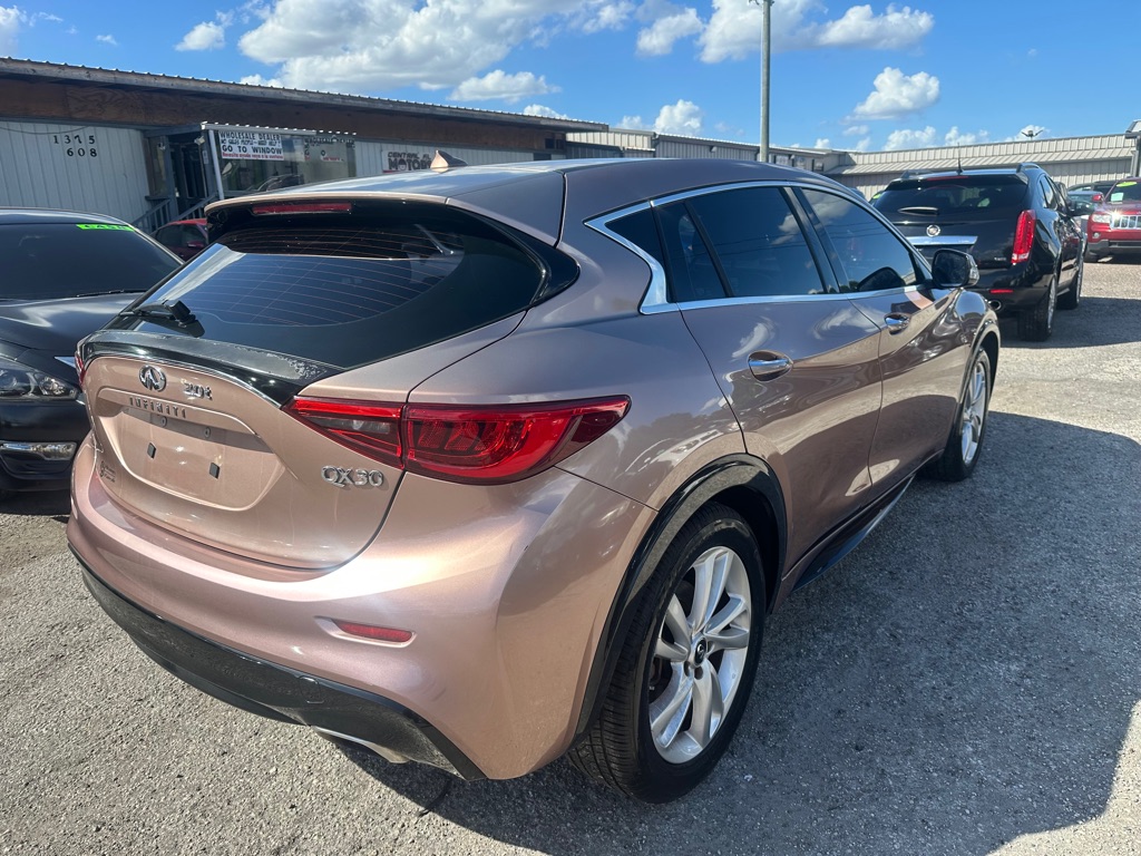 Photo 6 of this INFINITI QX30