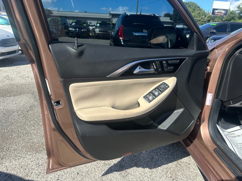 Photo 11 of this INFINITI QX30