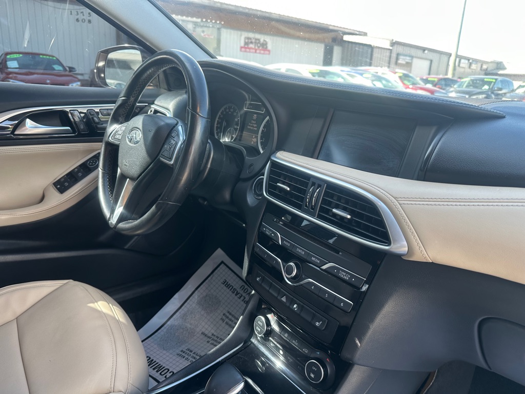 Photo 8 of this INFINITI QX30