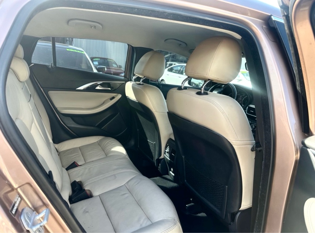 Photo 31 of this INFINITI QX30