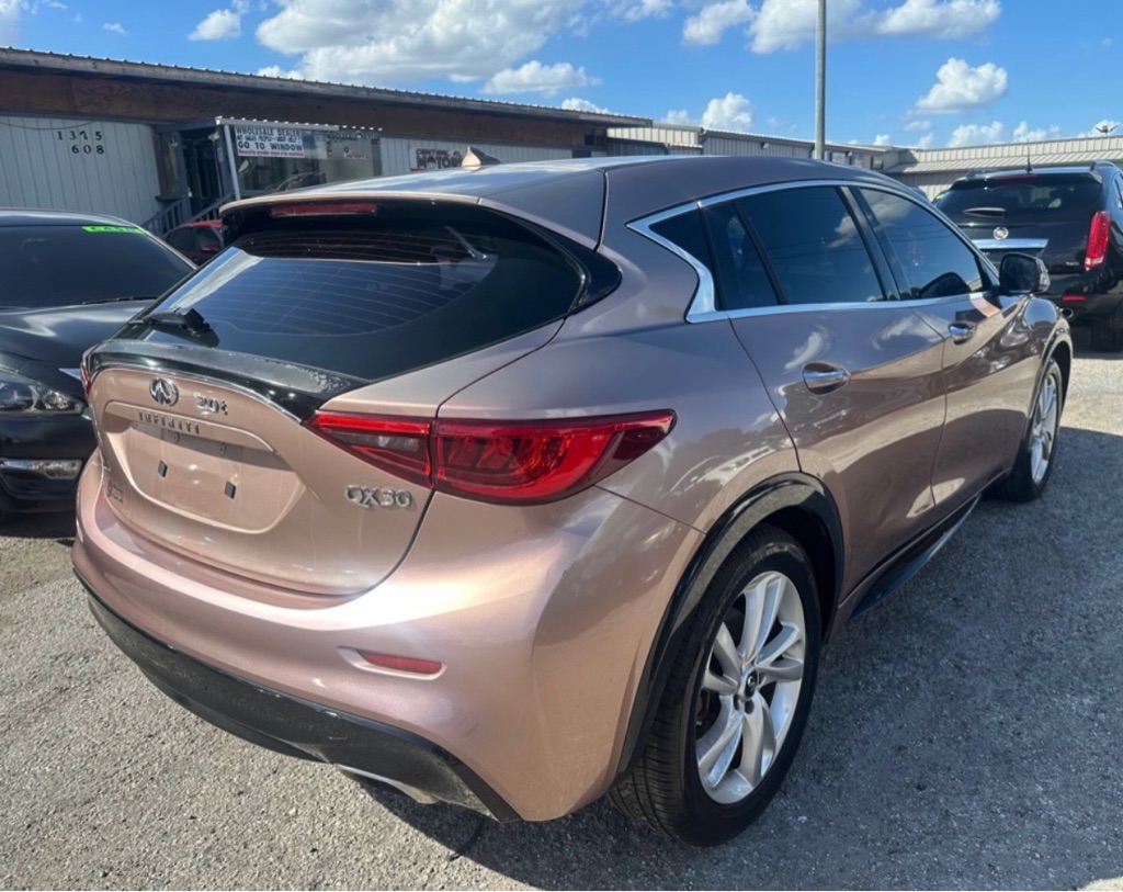 Photo 23 of this INFINITI QX30