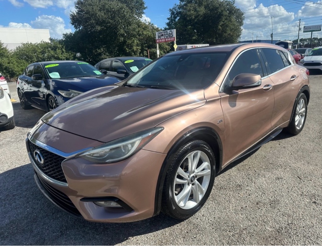 Photo 18 of this INFINITI QX30