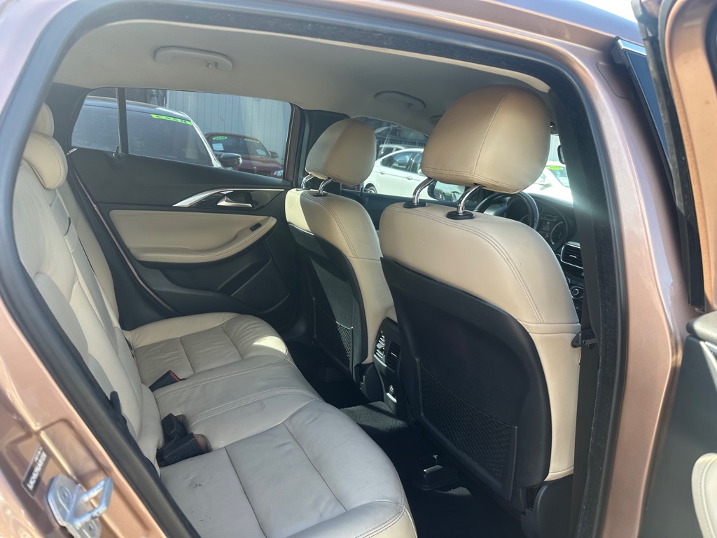 Photo 14 of this INFINITI QX30