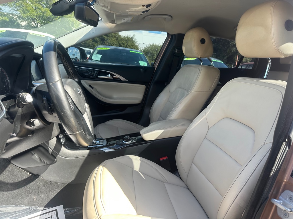 Photo 10 of this INFINITI QX30