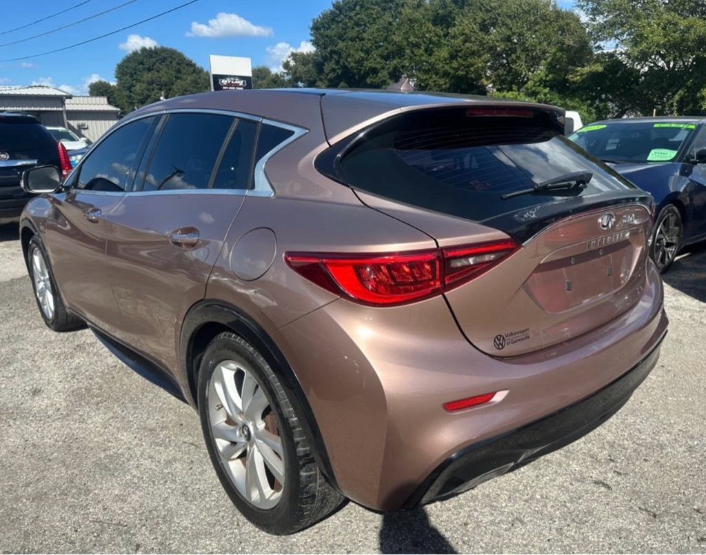 Photo 21 of this INFINITI QX30