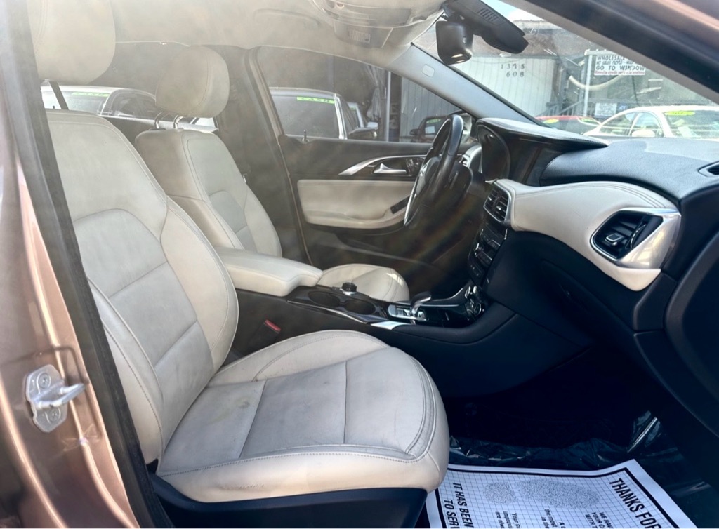 Photo 30 of this INFINITI QX30