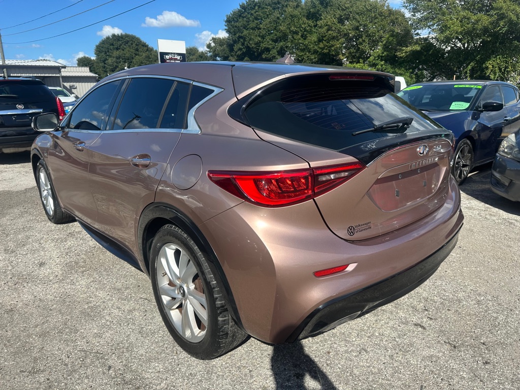 Photo 4 of this INFINITI QX30