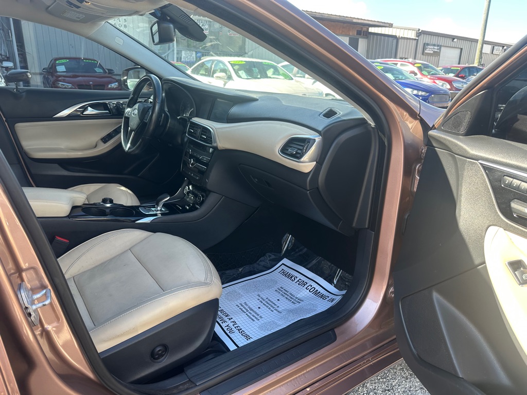 Photo 12 of this INFINITI QX30