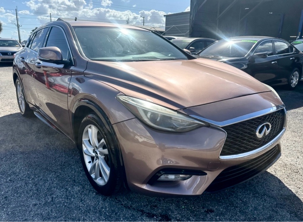 Photo 20 of this INFINITI QX30