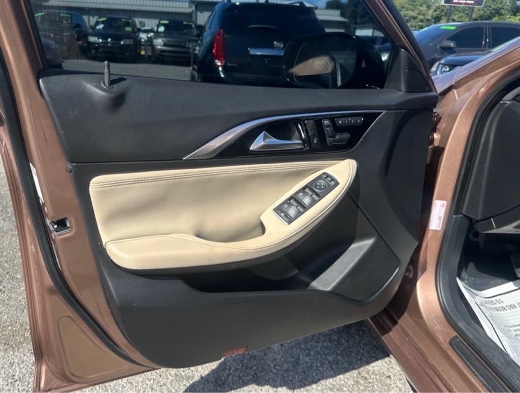 Photo 28 of this INFINITI QX30