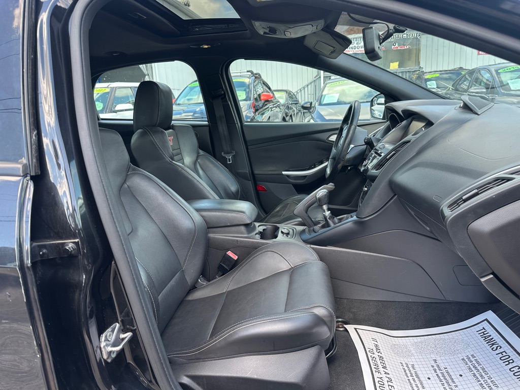 Photo 13 of this FORD FOCUS