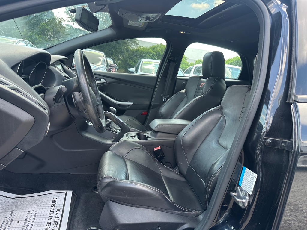 Photo 10 of this FORD FOCUS