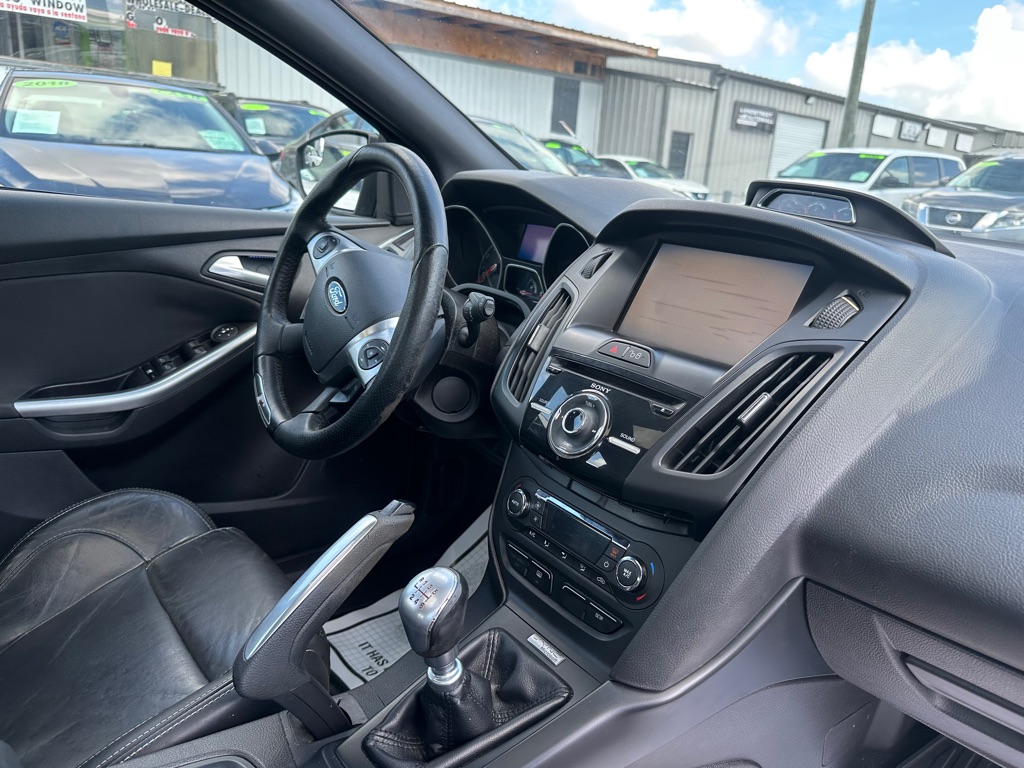 Photo 8 of this FORD FOCUS