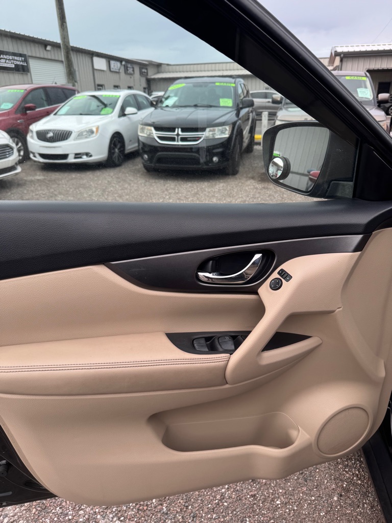 Photo 14 of this NISSAN ROGUE