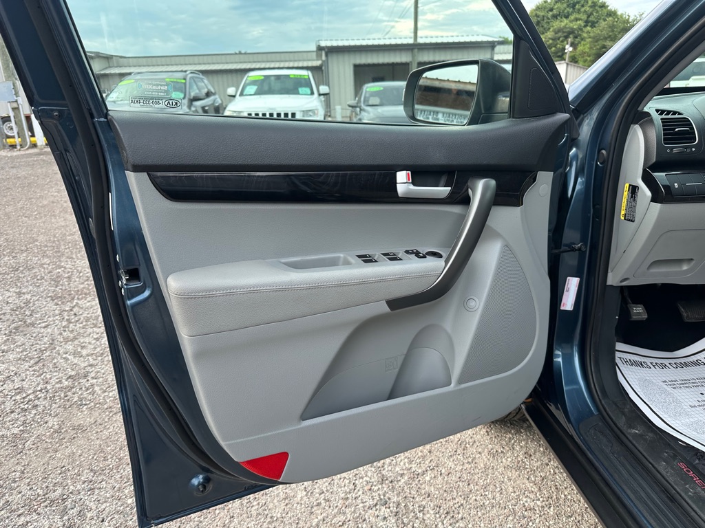 Photo 11 of this KIA SORENTO