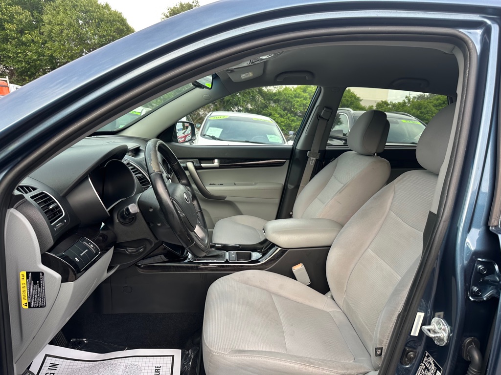 Photo 10 of this KIA SORENTO