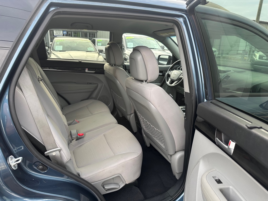 Photo 14 of this KIA SORENTO