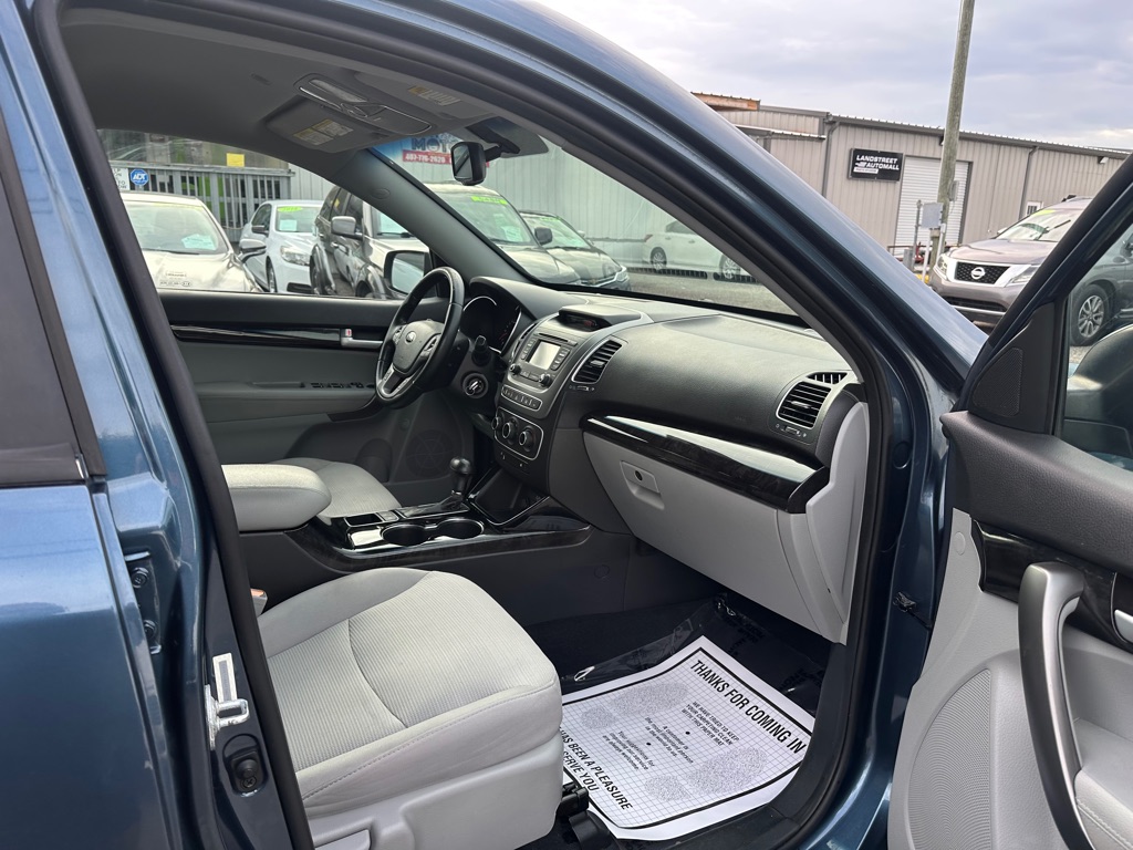 Photo 12 of this KIA SORENTO