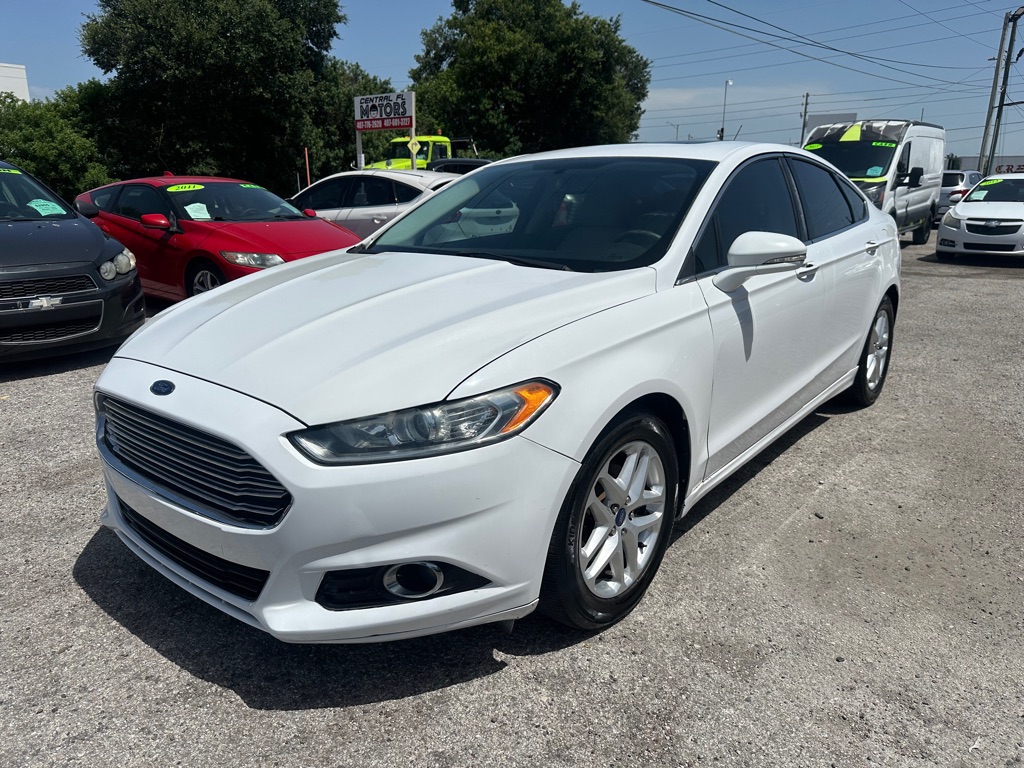 WHT 2016 Ford Fusion Sedan Front-Wheel Drive Automatic